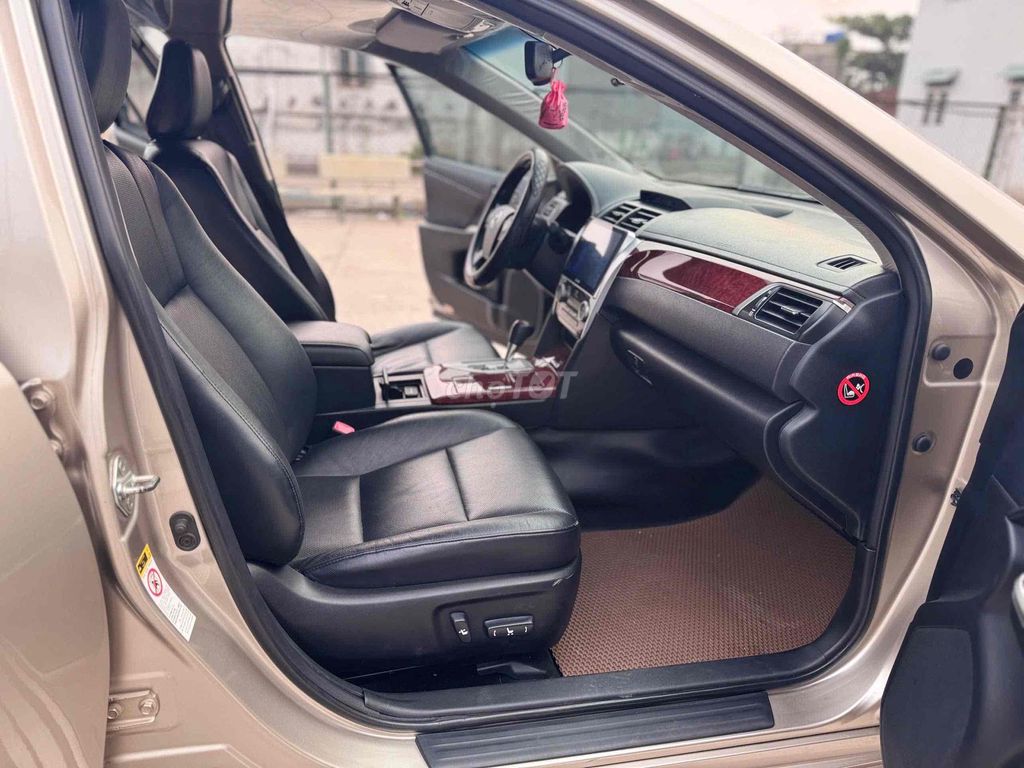 Продам красивый автомобиль Camry 2.5Q 2012 года без недостатков