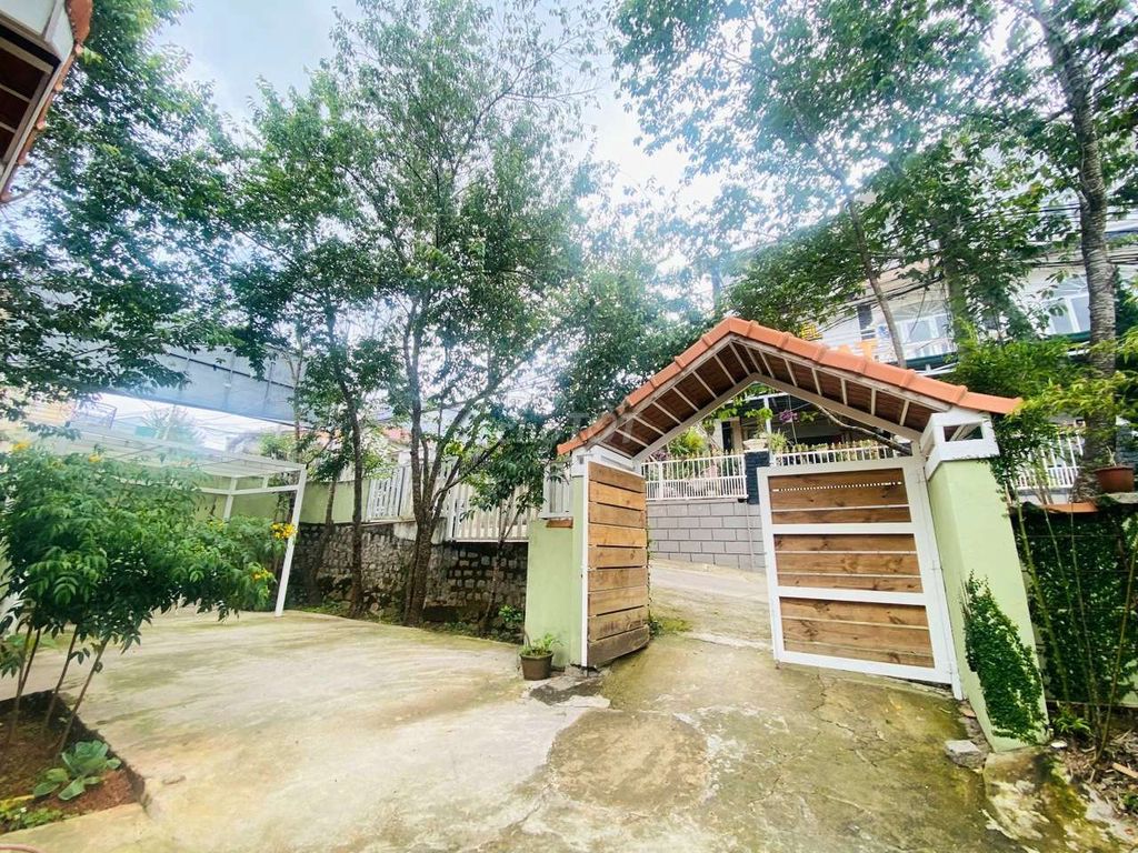 🏡 BÁN ĐẤT TẶNG NHÀ VƯỜN - Ô TÔ VÔ TẬN NƠI - CÁCH TRUNG TÂM CHỈ 2KM