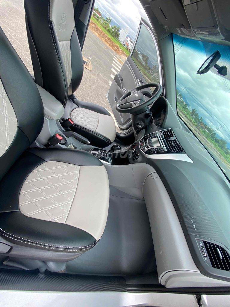 Hyundai Accent 2013 1.4 AT - 82000 km. Mua bán Ô tô tại Huyện Tây Hòa Phú Yên được đăng bởi lê thành chúng hình 15