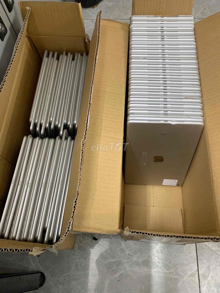 Apple iPad Gen 5-6-7-8-9-10 lướt giá rẻ. Mua bán Máy tính bảng tại Quận Hai Bà Trưng Hà Nội được đăng bởi Minh Thanh hình 1