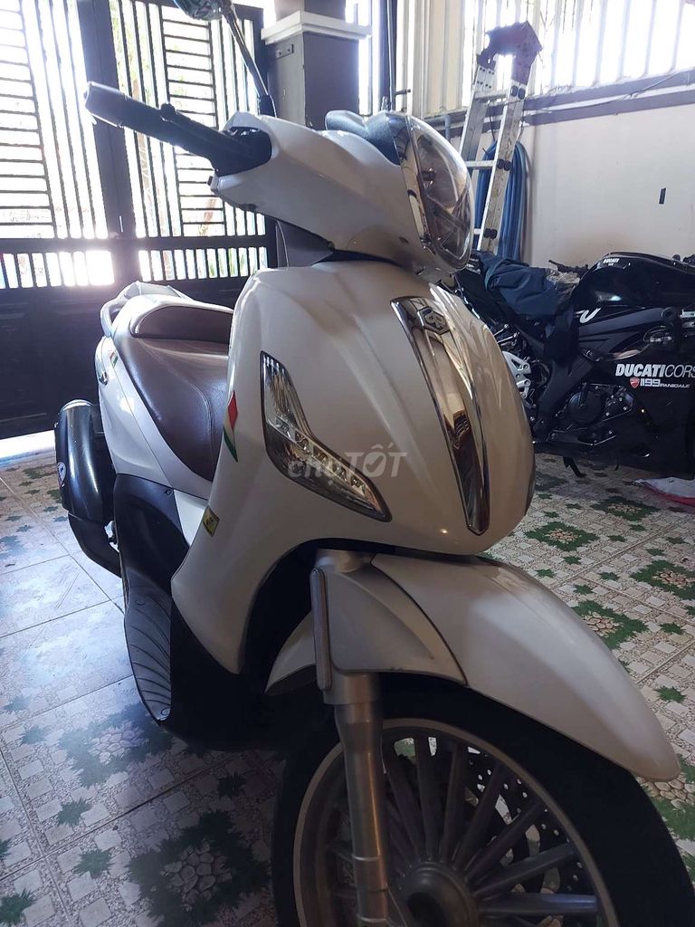 Cần tiền bán gấp em beverly 125cc nhập khẩu itali