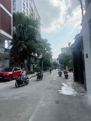 Bán nhà góc 2 mặt hẻm Thành Thái, Quận 10