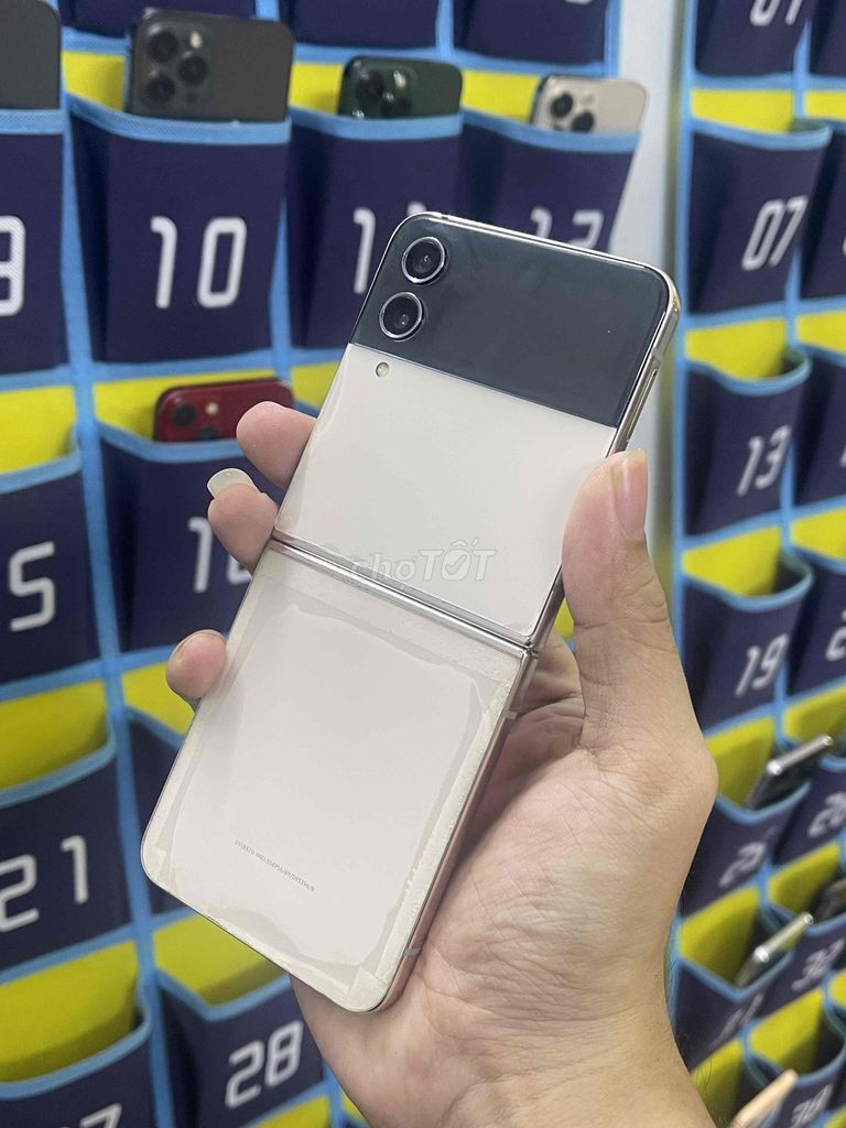 Samsung Galaxy Z Flip4 8/512GB Bản Hàn Snapdragon. Mua bán Điện thoại tại Quận 4 Tp Hồ Chí Minh được đăng bởi Quốc Đạt 888 hình 1