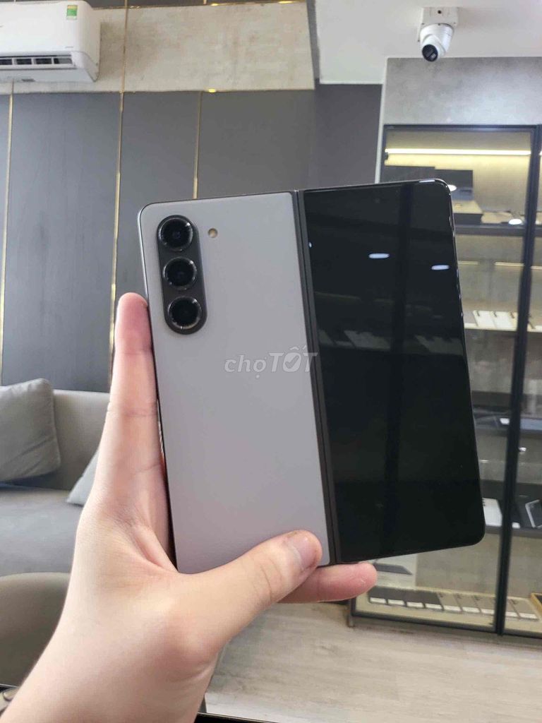 Samsung Galaxy Z Fold 5 12/1TB Đen Trắng Đặc Biệt. Mua bán Điện thoại tại Quận 8 Tp Hồ Chí Minh được đăng bởi CA REM BÁN TÁO hình 1