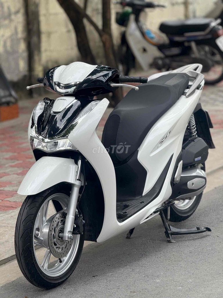 SH 125i ABS 2025 TRẮNG ( GÓP BAO NỢ XẤU ). Mua bán Xe máy tại Thành phố Thủ Đức Tp Hồ Chí Minh được đăng bởi Vũ Vũ hình 6