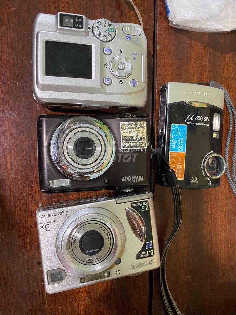4 máy ảnh cũ nikkon, olympus, sony