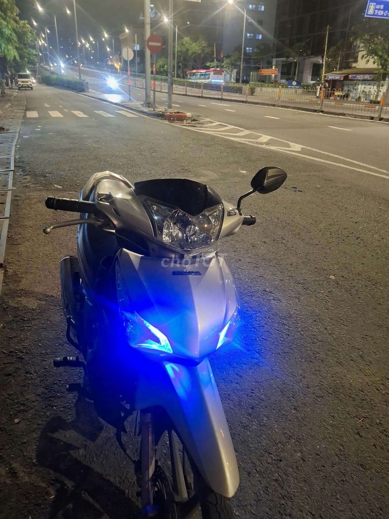Honda Future 2013, серебристый, 40 000 км