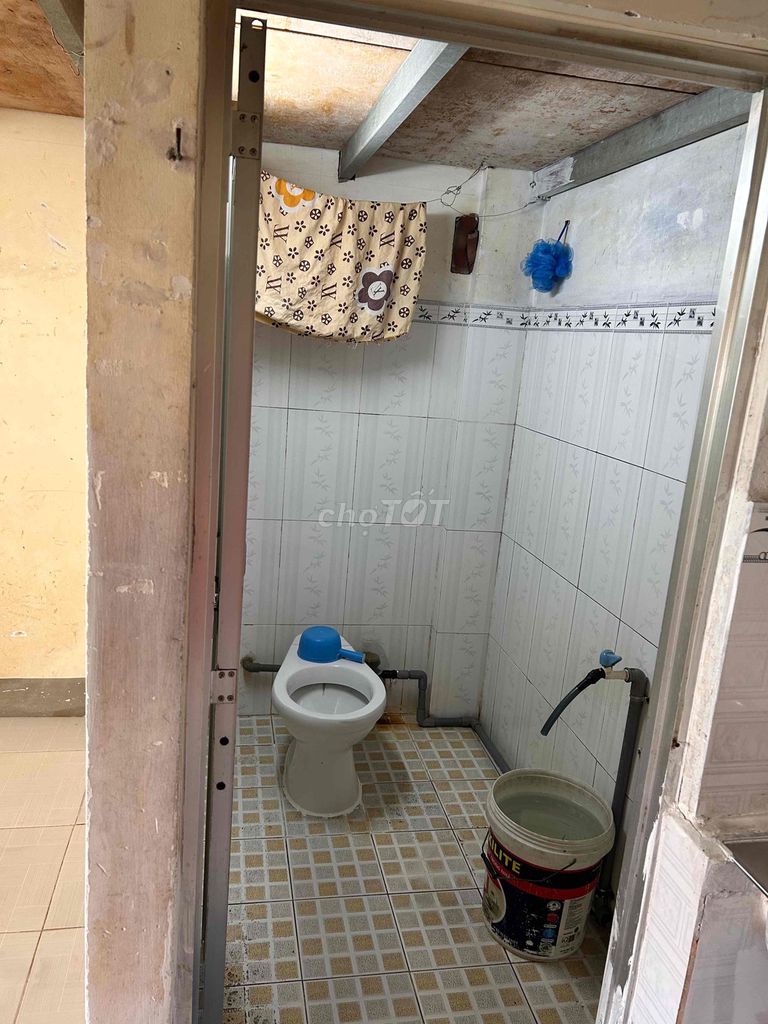 phòng trọ cho công nhân thuê, giờ giấc tự do, wc, bếp, gác,gần chợ bà