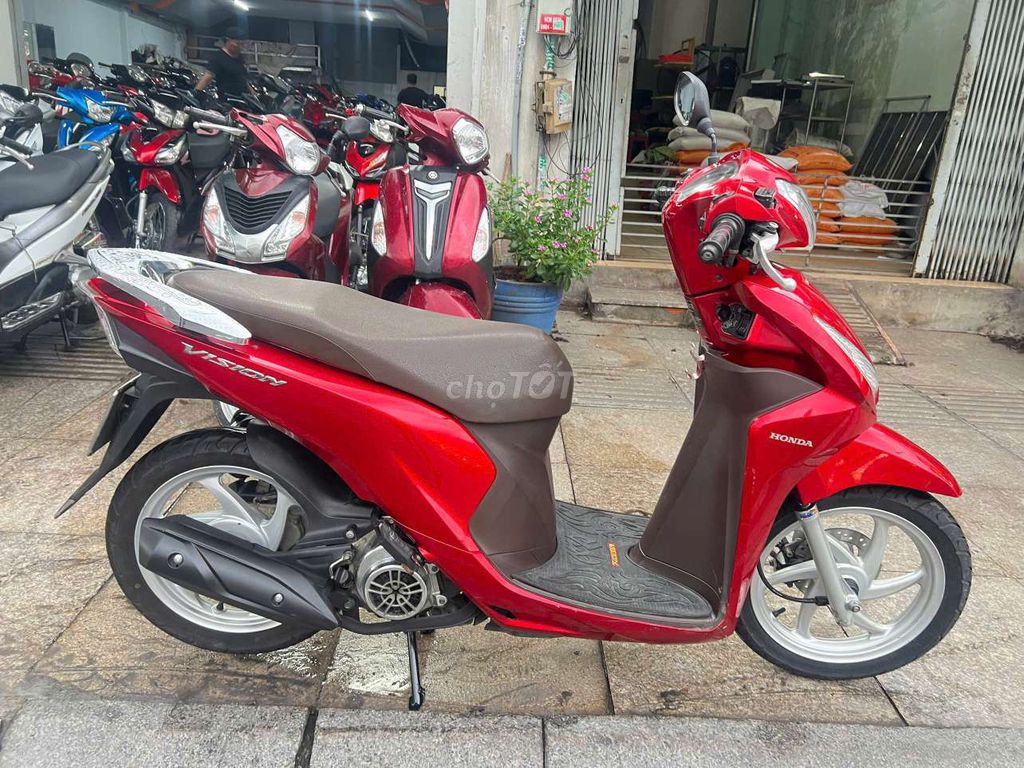Красный Honda Vision 2029 б/у