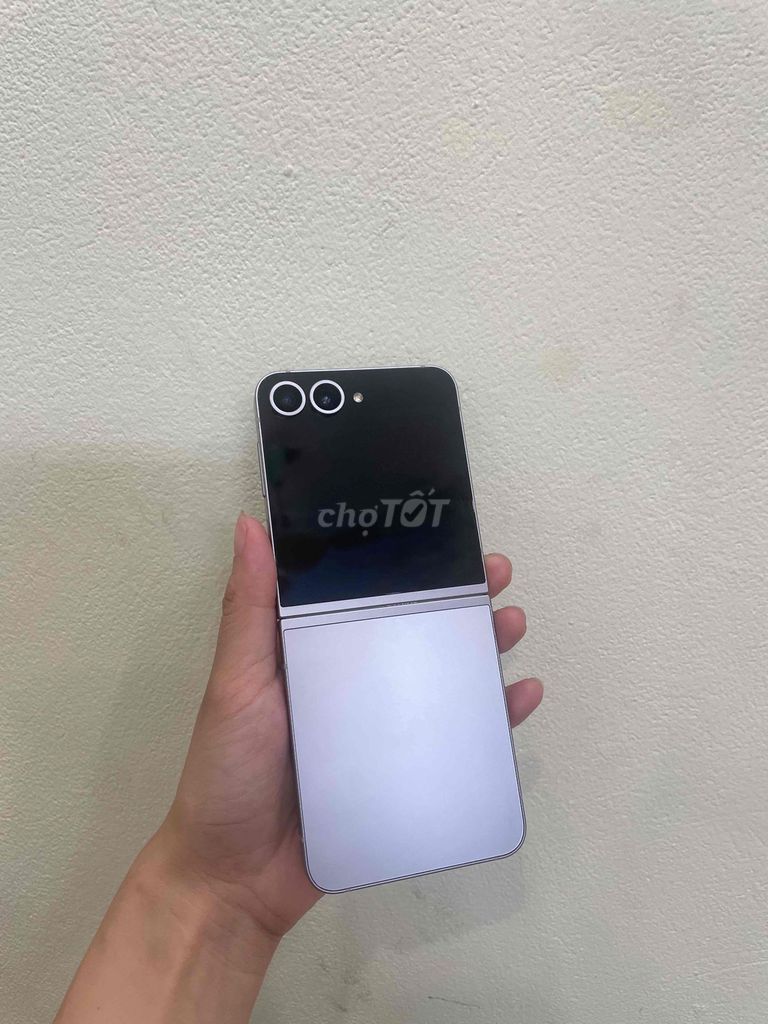Samsung Galaxy Z Flip 6 5G 256GB Bạc 2 sim. Mua bán Điện thoại tại Quận Ba Đình Hà Nội được đăng bởi Châu hình 1