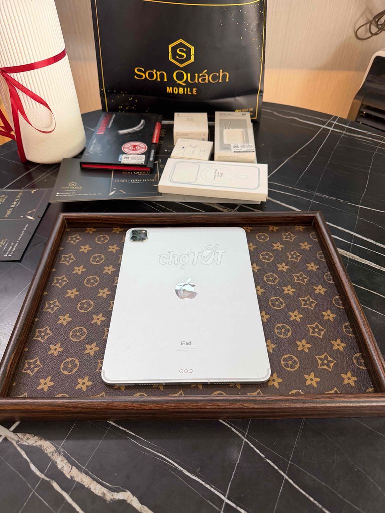 iPad Pro M1 256GB 5G đẹp màu silver - Góp 0Đ. Mua bán Máy tính bảng tại Quận Ninh Kiều Cần Thơ được đăng bởi Sơn Quách hình 1