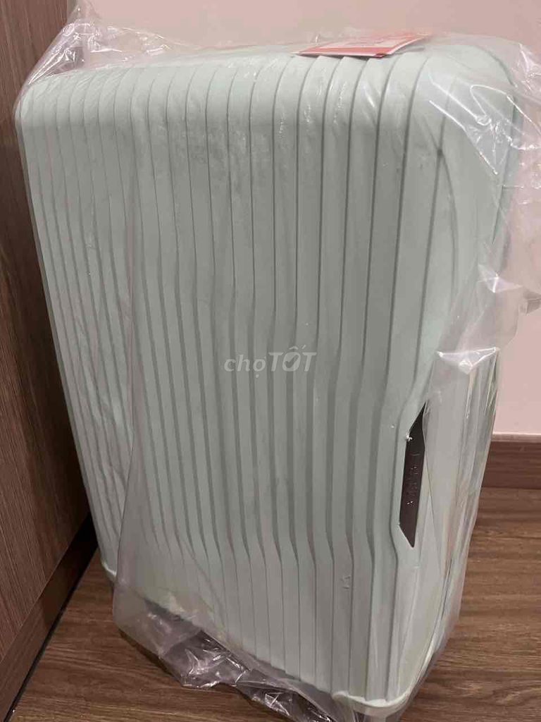Vali Du Lịch MiA mới 100. Mua bán Túi xách tại Quận 7 Tp Hồ Chí Minh được đăng bởi Hiếu hình 1