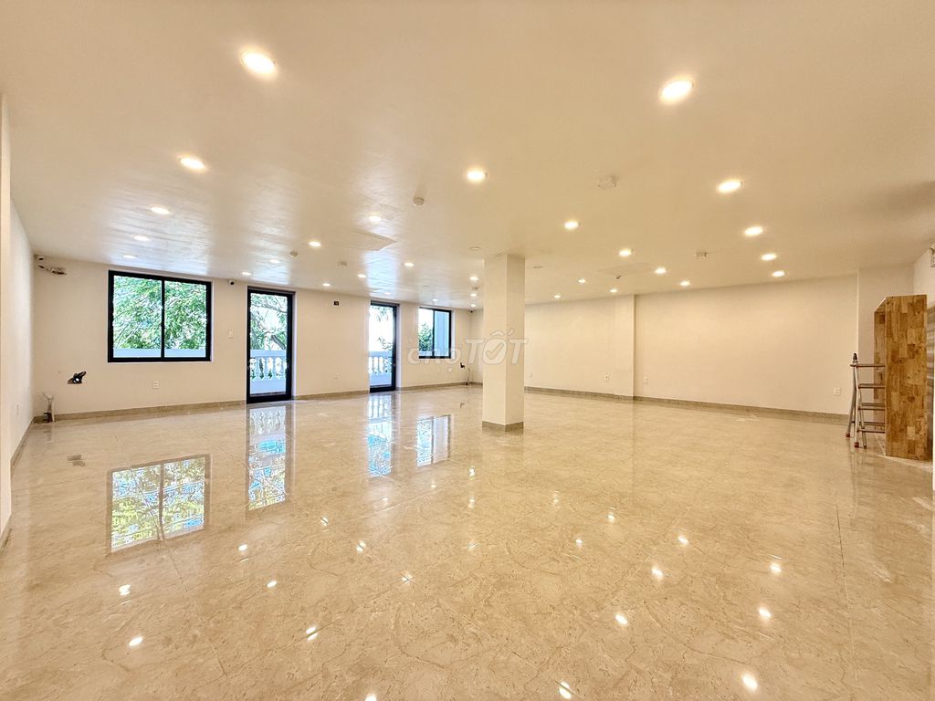 Сдаётся торговая площадь 120 м² на 2 этаже, улица 13, Hà Quang 2