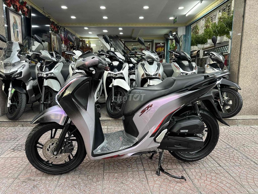 Основной владелец полносветодиодной аудиосистемы Honda SH 150i ABS 2018