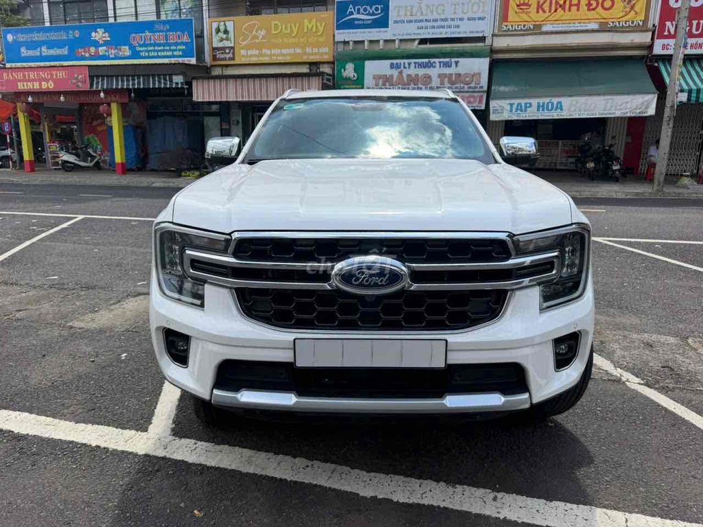 Ford Everest Titanium 1 привод, практически новый, 14 000 км