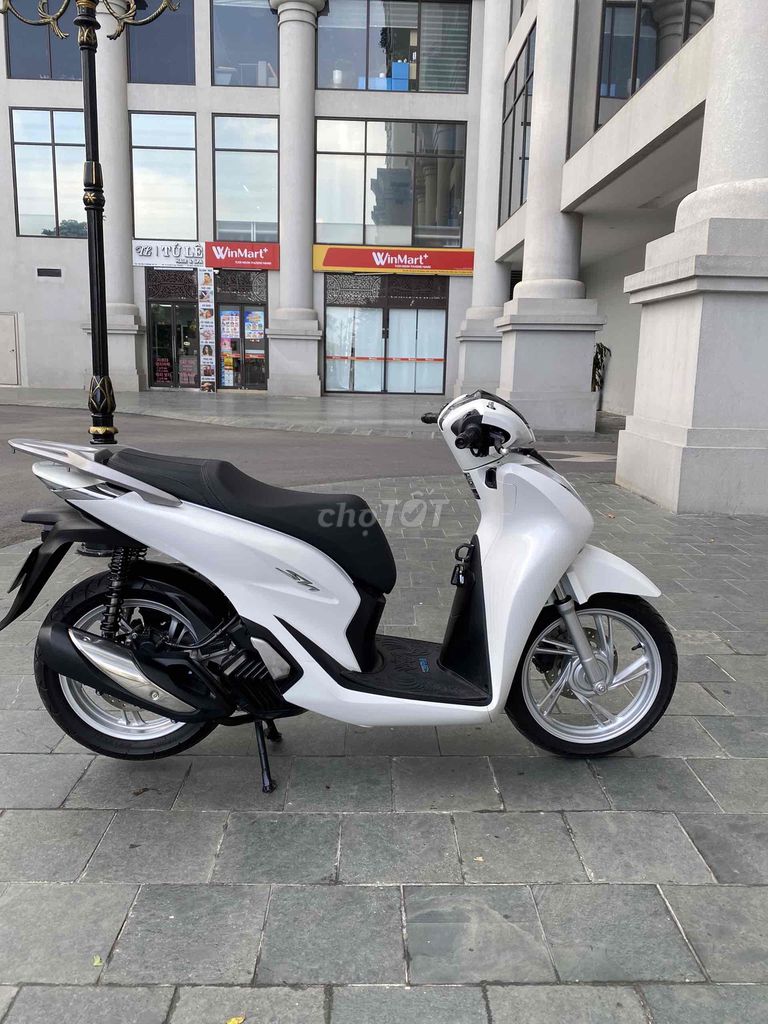 Honda SH ABS 2023 mới 99% 1 chủ mới đi 2000km