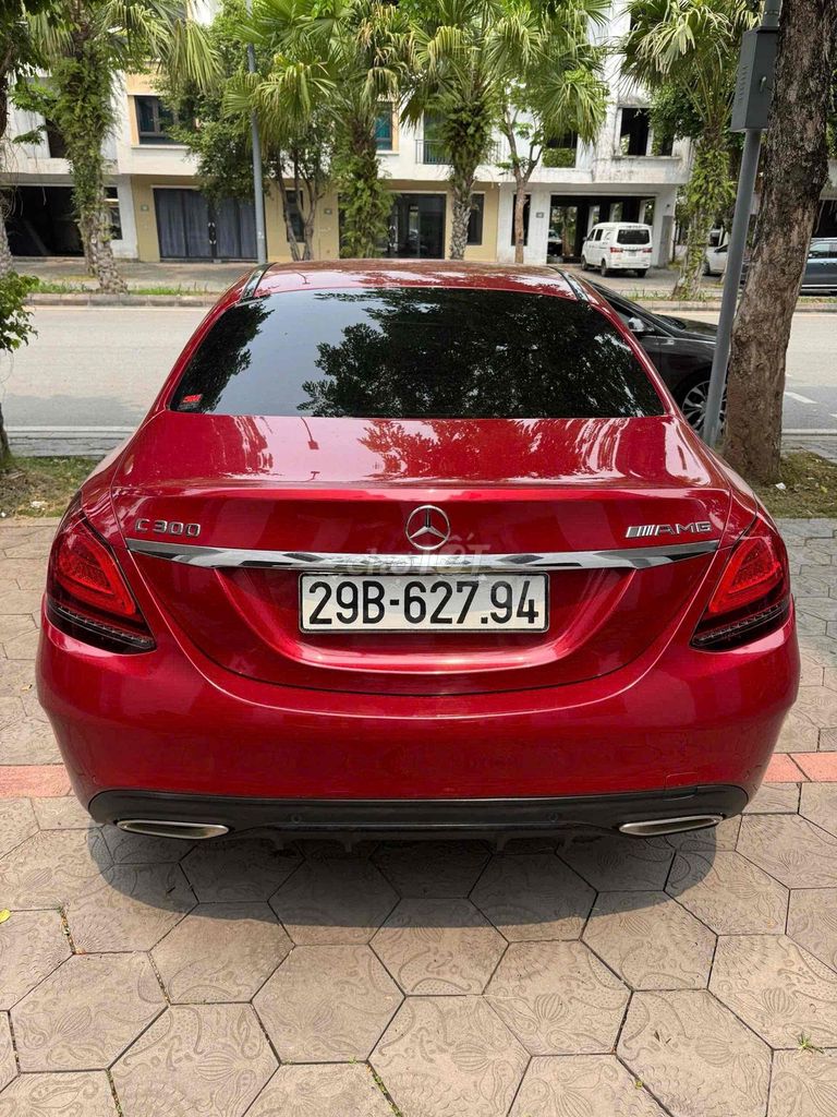Мерседес-Бенц C300 AMG красный 86767 км