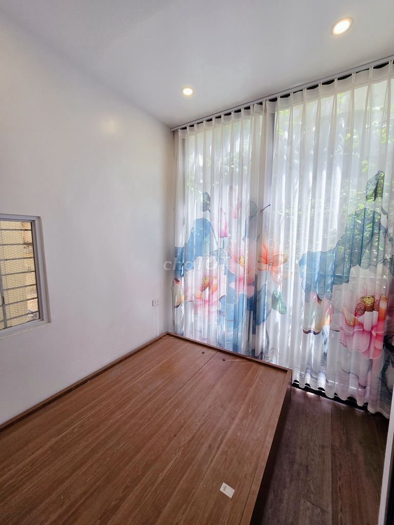 Nhà lô góc, mặt tiền thoáng, tại phố Tôn Đức Thắng, giá 2,45 tỷ
