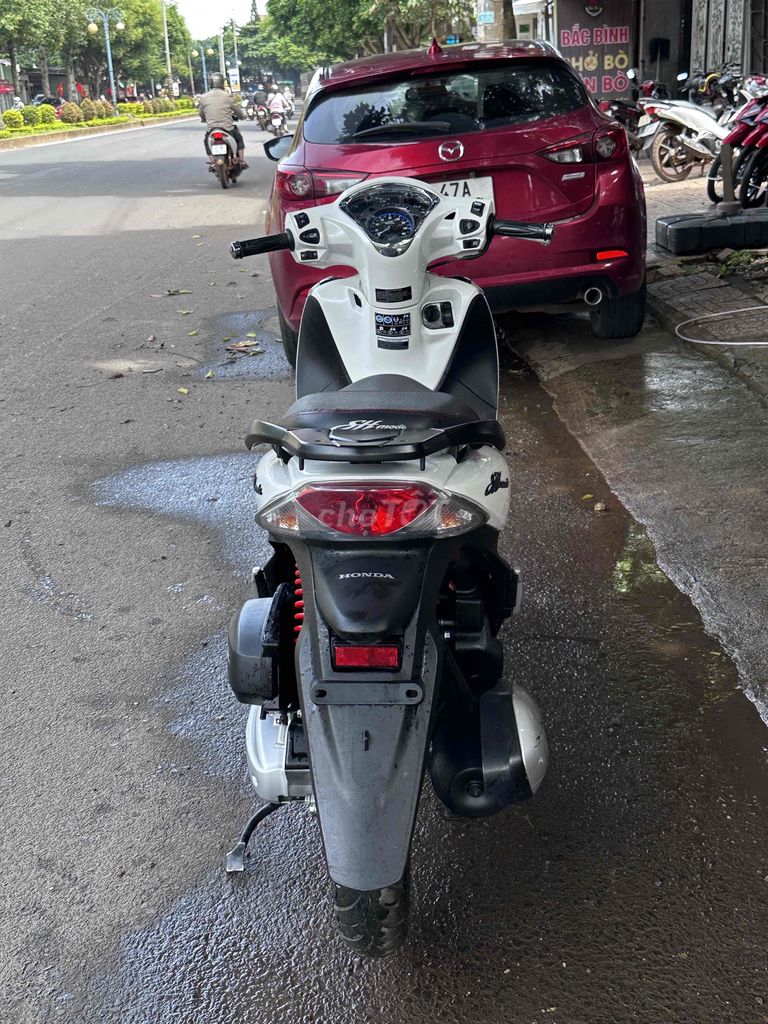 Honda SH Mode 2019 Trắng đen. Mua bán Xe máy tại Thành phố Buôn Ma Thuột Đắk Lắk được đăng bởi Tèo Phạm hình 2