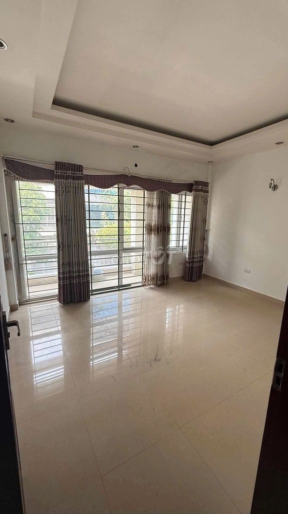 Cho thuê nhà LK KĐT Văn Phú DT 80m 4 tầng gần chợ Văn La giá 17 tr/th