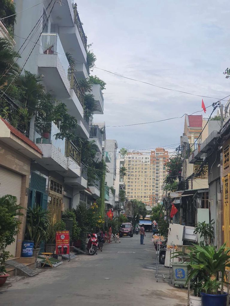 Đất hẻm xh 6m dt 8x25 thổ 173m2 ngay chợ chó giá 11.tỷ sẵn ptro