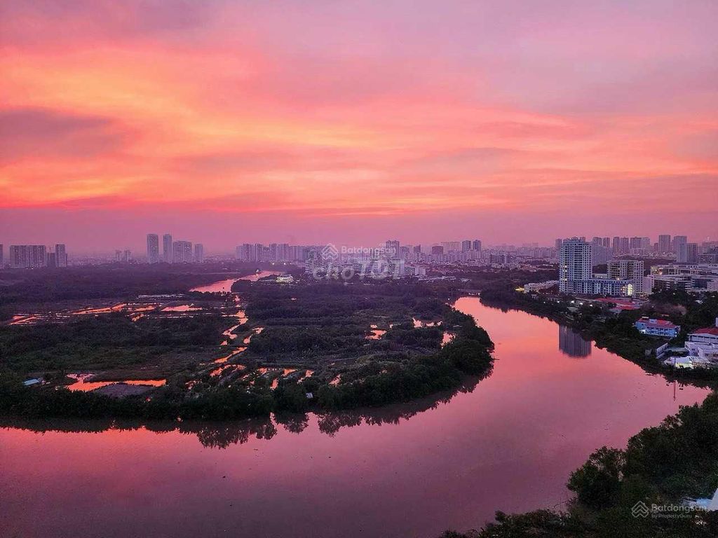 Bán nhanh căn hộ cao cấp Riverpark. 124m2 lầu cao view hồ bơi. 13,5 tỷ