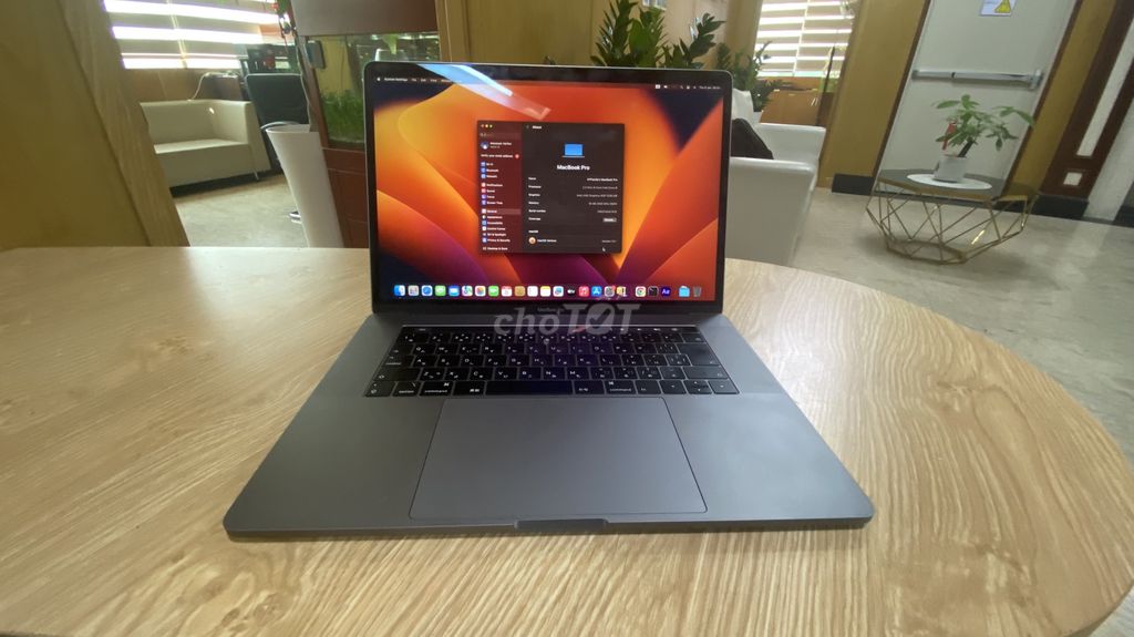 Thanh lý Macbook Pro Touchbar 15 inch 2019