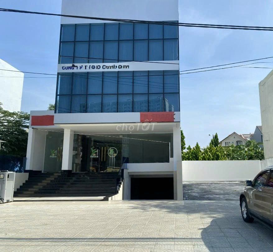 CHO THUÊ LƯƠNG ĐỊNH CỦA 10M X 25M HẦM TRỆT 3 LẦU THANG MÁY 