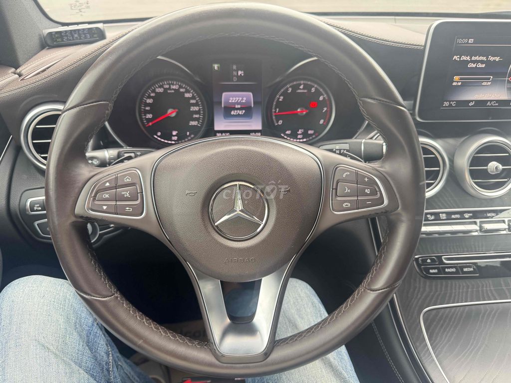Mercedes Benz GLC300 4matic model  2017 - 62000 km. Mua bán Ô tô tại Quận 11 Tp Hồ Chí Minh được đăng bởi quan hình 7
