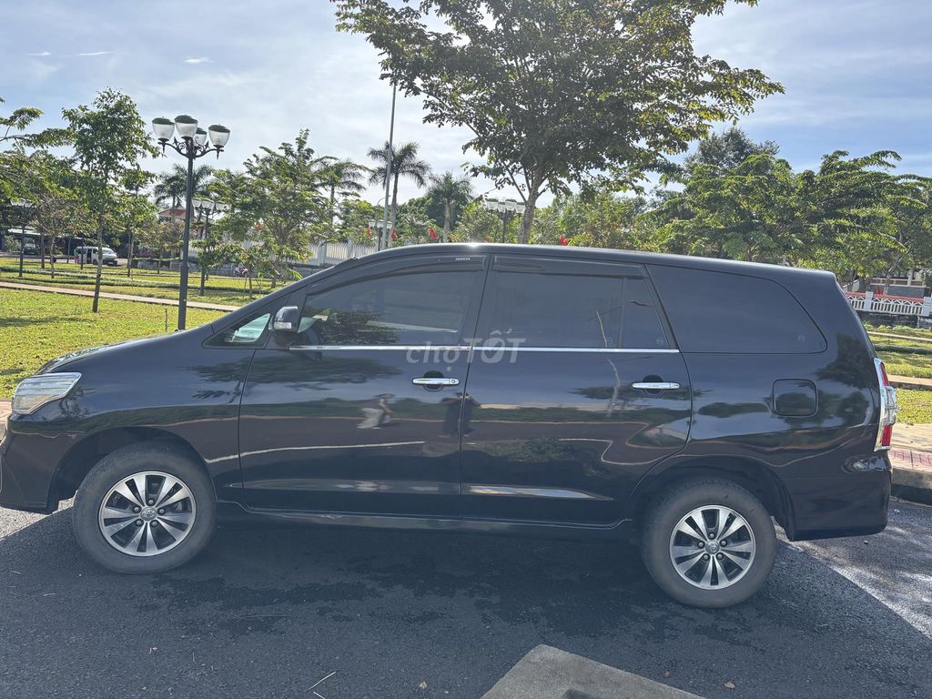 Toyota Innova 2.0E 2015 màu đen 8 chỗ. Mua bán Ô tô tại Thành phố Buôn Ma Thuột Đắk Lắk được đăng bởi Tuấn hình 9