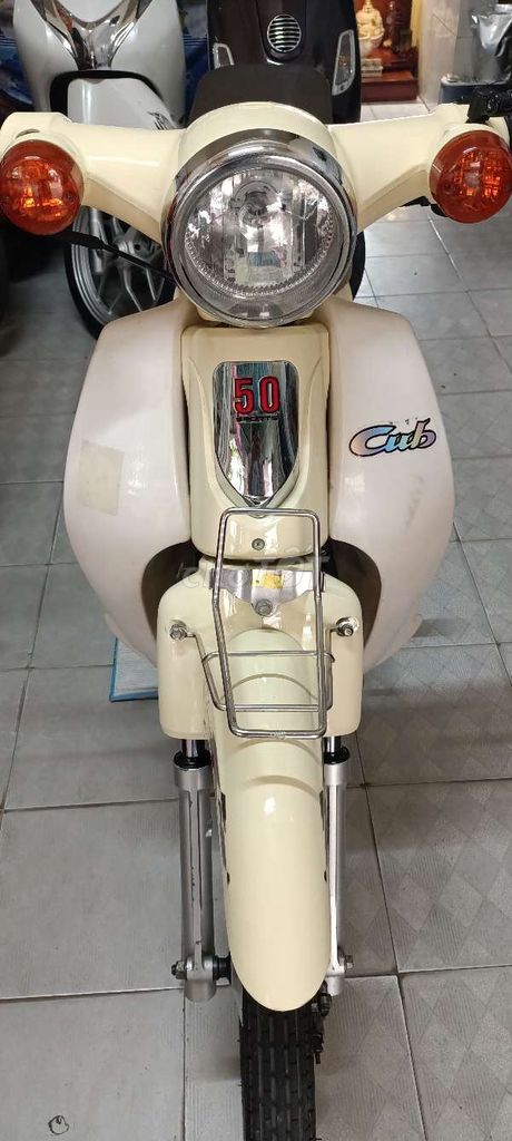 Cúp 50cc đẹp nhỏ gọn 9 chủ ký giấy