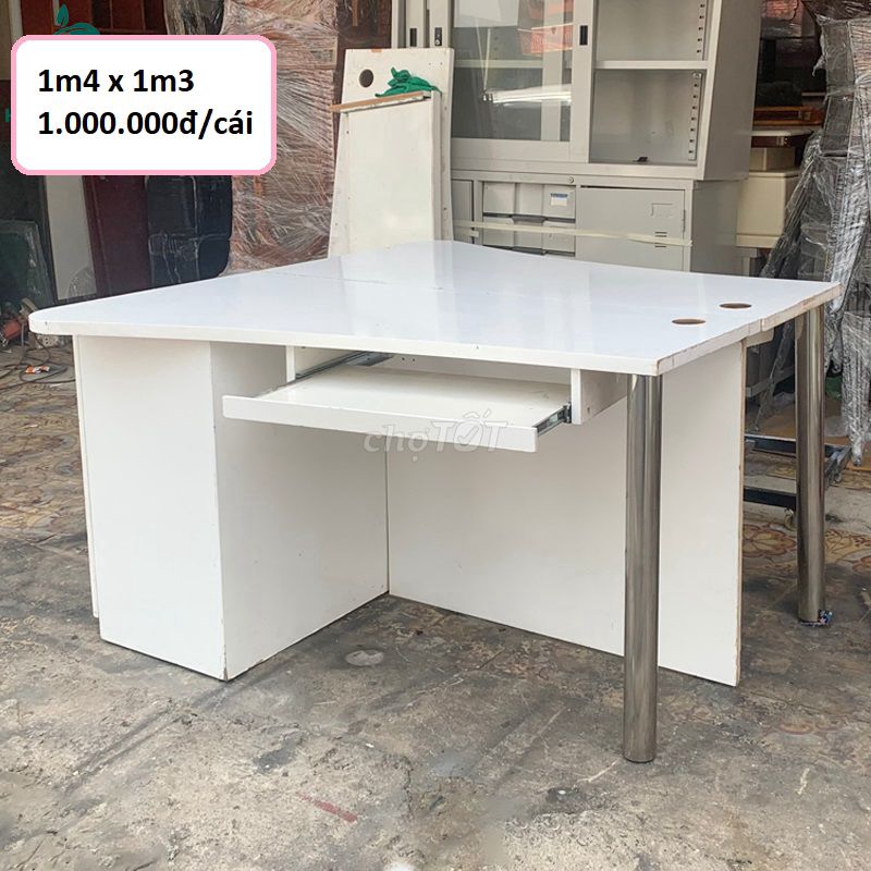 Bàn làm việc thiết kế độc đáo thanh lý. Mua bán Đồ dùng văn phòng tại Quận Phú Nhuận Tp Hồ Chí Minh được đăng bởi Nội Thất Thanh Lý Online  hình 1