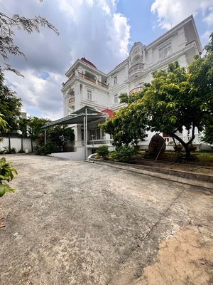 Cho thuê 2500m2 mặt bằng gồm đất và diện tích xây dựng Tô Ký Quận 12