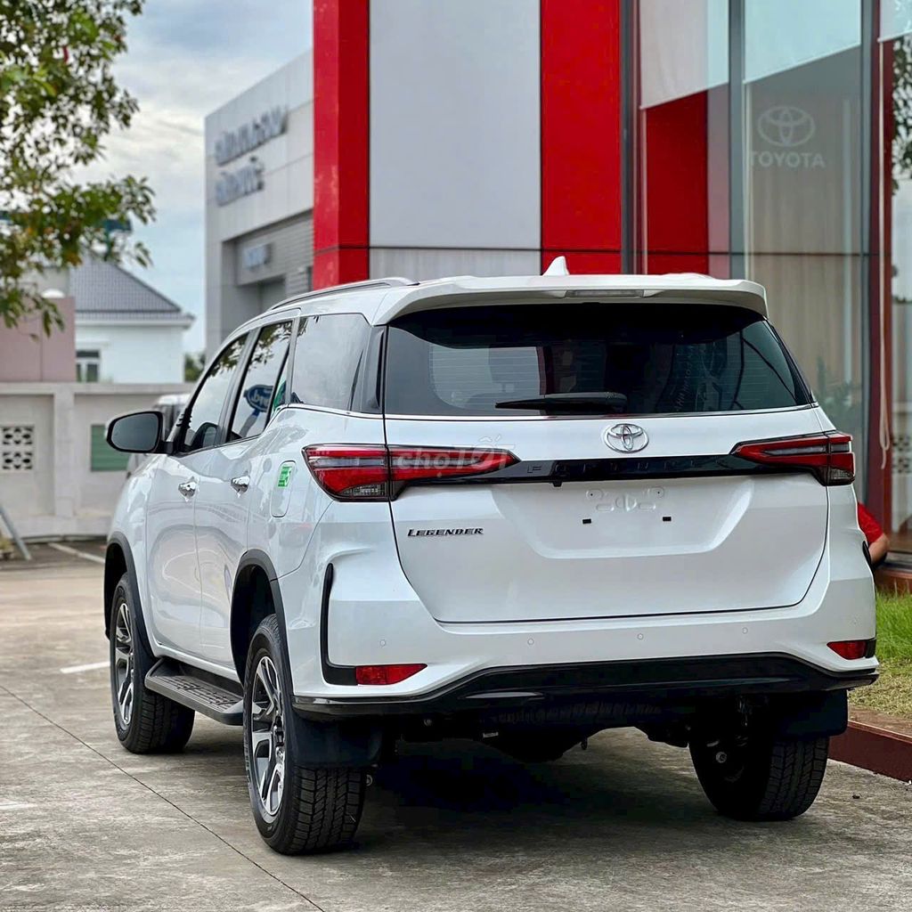 Fortuner Legender 2.4 AT- giảm trực tiếp tiền mặt. Mua bán Ô tô tại Quận 6 Tp Hồ Chí Minh được đăng bởi Tuấn TOYOTA HÙNG VƯƠNG hình 2