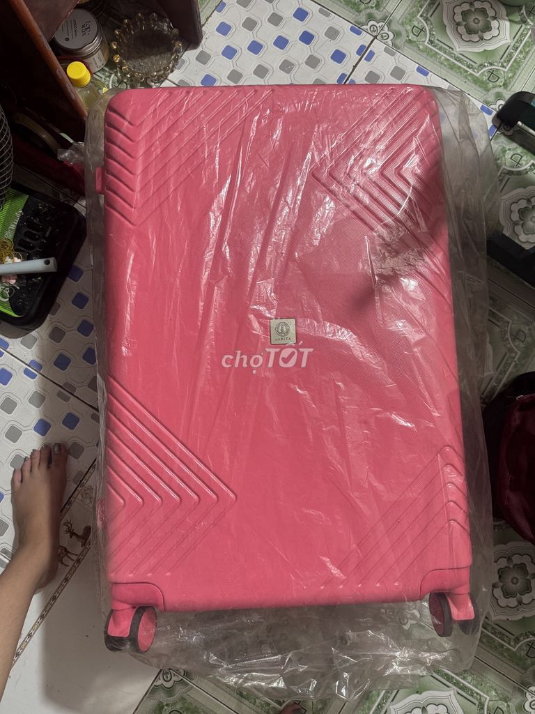 Vali 28 inch Hồng đã sử dụng. Mua bán Túi xách tại Quận Tân Bình Tp Hồ Chí Minh được đăng bởi Ngân hình 1