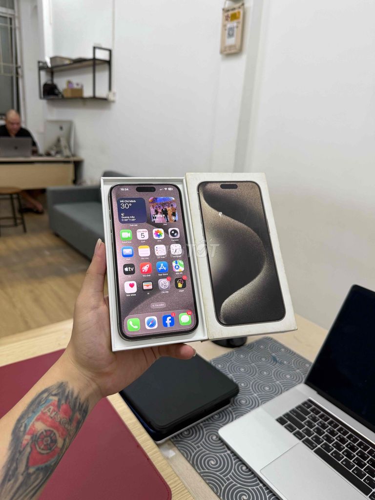 Apple iPhone 15 Pro Max QTE 256GB Titan Full CN. Mua bán Điện thoại tại Quận Đống Đa Hà Nội được đăng bởi Hà Nội Mobile Bao Duyệt Nợ Xấu hình 1