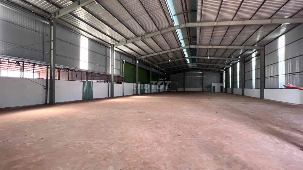 Cho thuê kho xưởng sầu riêng 3000m2 sân 2000m2 km28 ql26 krong pắc