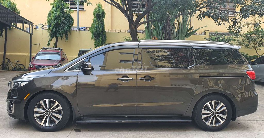 KIA SEDONA GATH 3.3 2016 ODO 9VẠN NÂU ÁNH KIM