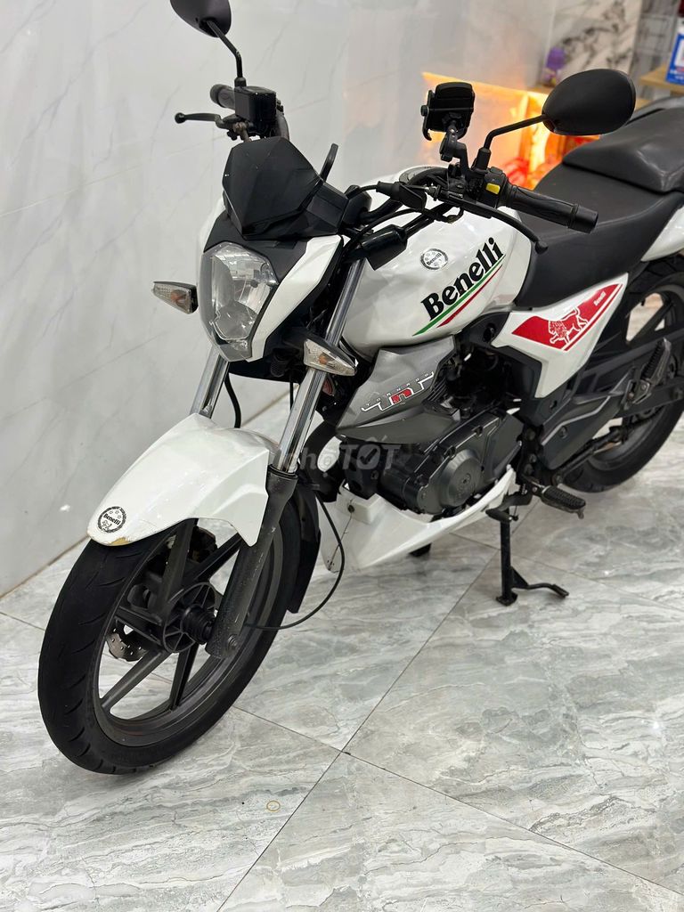 Xe máy Benelli TNT 150 màu trắng nguyên zin. Mua bán Xe máy tại Quận Thanh Khê Đà Nẵng được đăng bởi Xe Máy Đức Vũ 658 Trần Cao Vân hình 3