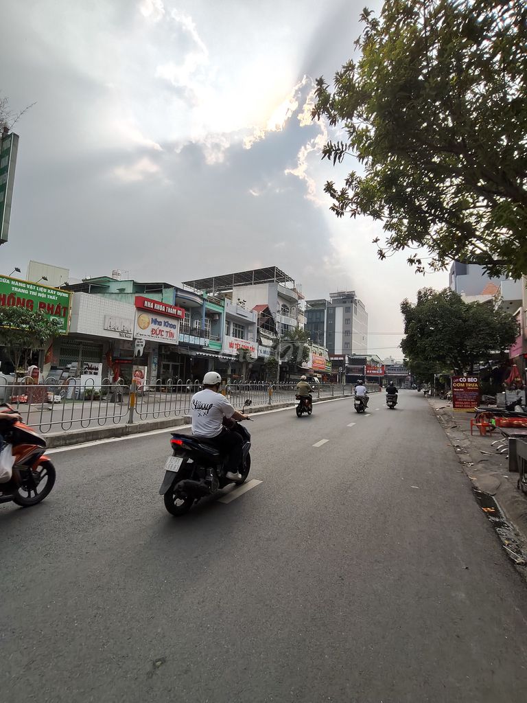 Mặt tiền kinh doanh Nguyễn Sơn 4x13m , 3 tầng ,7 Tỷ TL