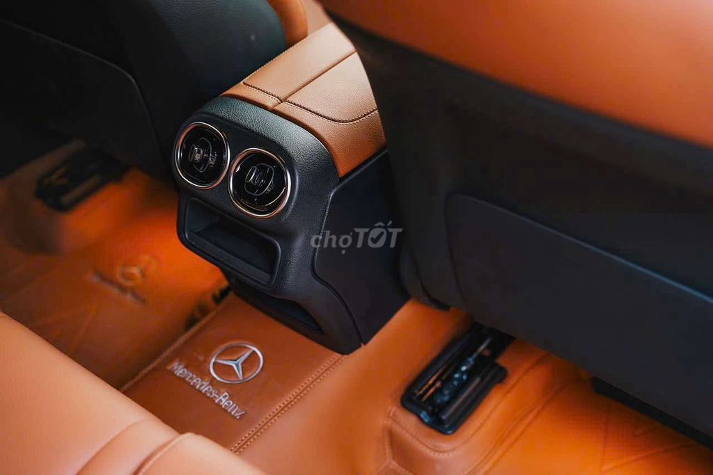 Mercedes GLC200 4matic 2023 Trắng. Mua bán Ô tô tại Quận 7 Tp Hồ Chí Minh được đăng bởi Hoàn Lee Xe Lướt hình 16