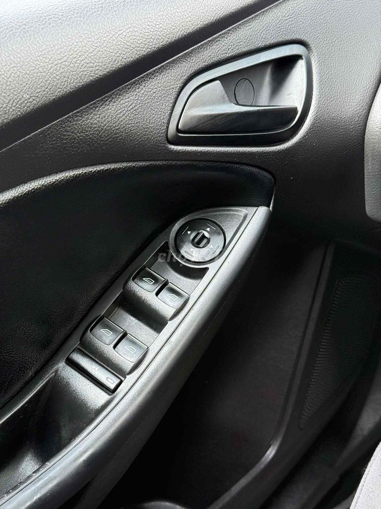 Ford Focus 2013 1.6 MT - 110000 km