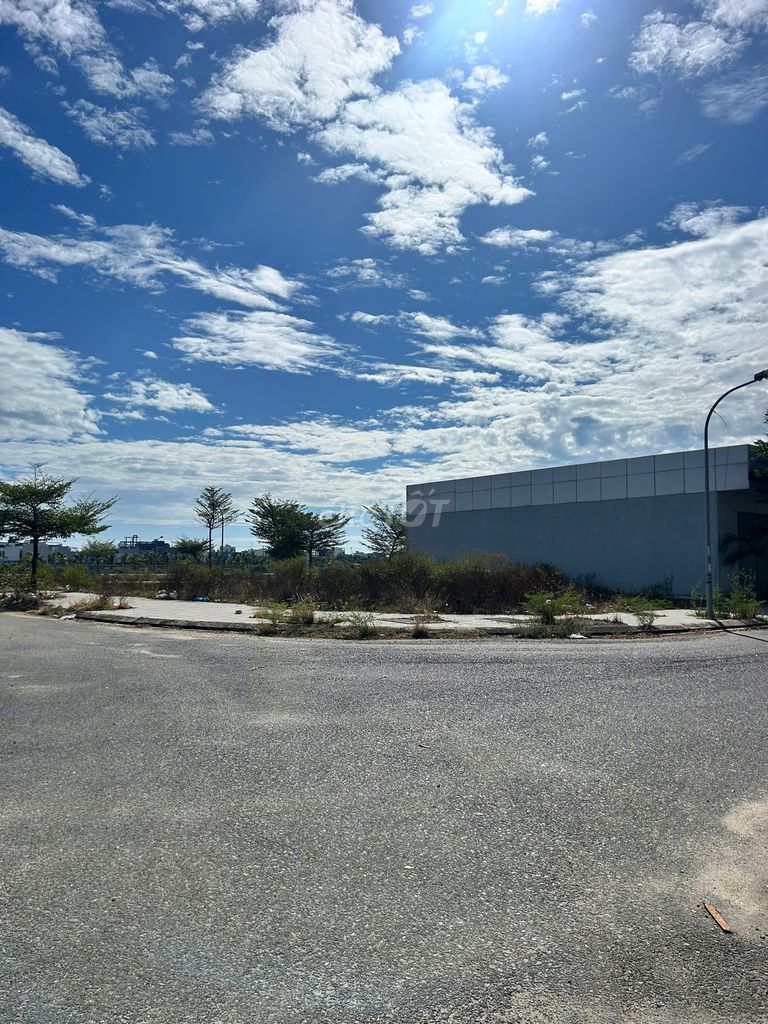 BÁN LÔ GÓC 270M2 NGANG 15M ĐƯỜNG PHI BÌNH 5 VÀ 8 - lH O796.6̲4̲6̲.6͙3͙6