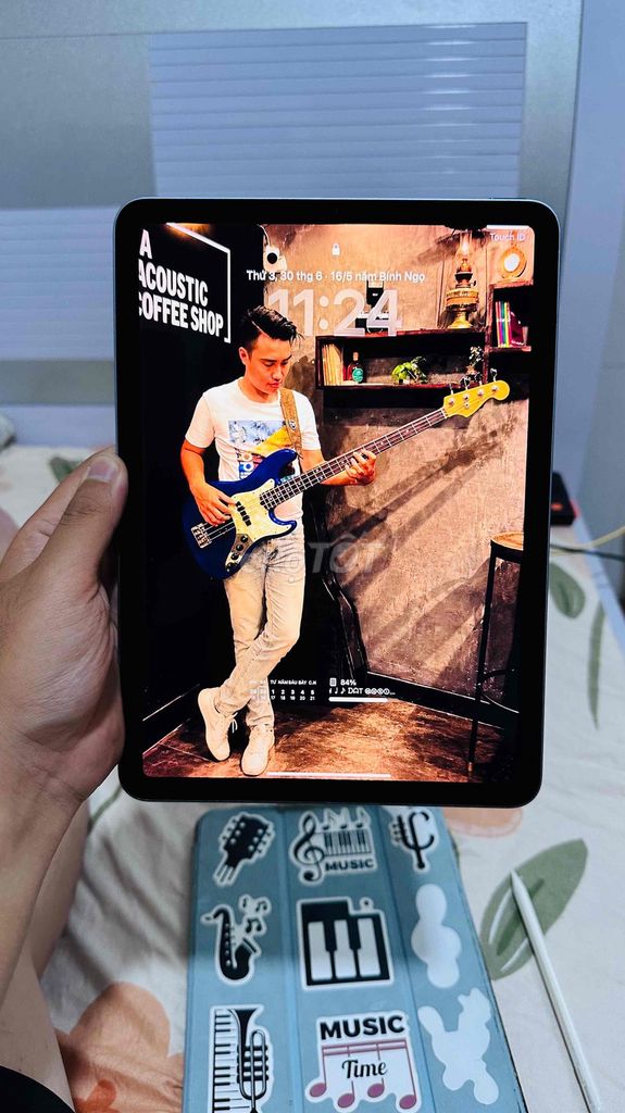Pass iPad Air 4 Wifi 256GB. Mua bán Máy tính bảng tại Thành phố Bến Tre Bến Tre được đăng bởi Trần Hữu Đạt hình 1