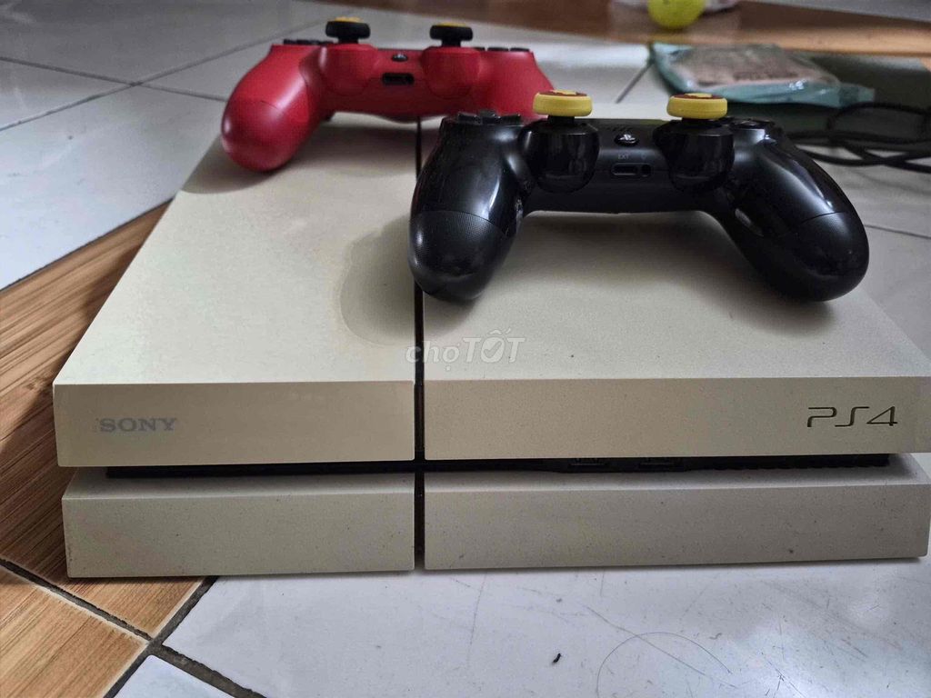 Máy chơi game Sony PS4 Fat Trắng 2 tay cầm. Mua bán Thiết bị chơi game tại Quận 6 Tp Hồ Chí Minh được đăng bởi Kim Duyên hình 1