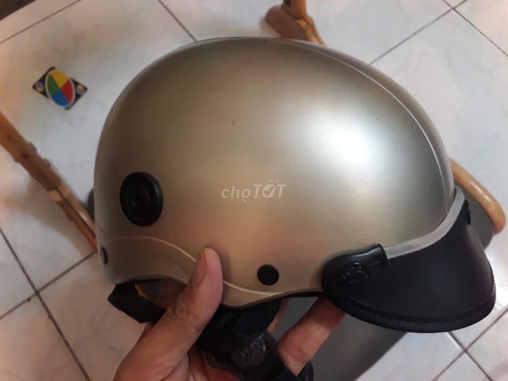 Mũ bảo hiểm Nón Sơn màu bạc người lớn. Mua bán Phụ kiện thời trang khác tại Quận Gò Vấp Tp Hồ Chí Minh được đăng bởi Dương Thi hình 1