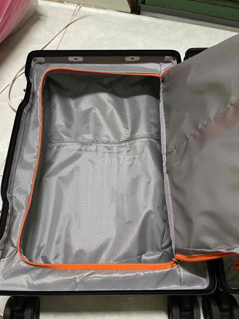 Vali kéo kim loại đen khóa số bánh xoay. Mua bán Túi xách tại Huyện Hóc Môn Tp Hồ Chí Minh được đăng bởi Nguyễn Thị Minh Thư hình 1
