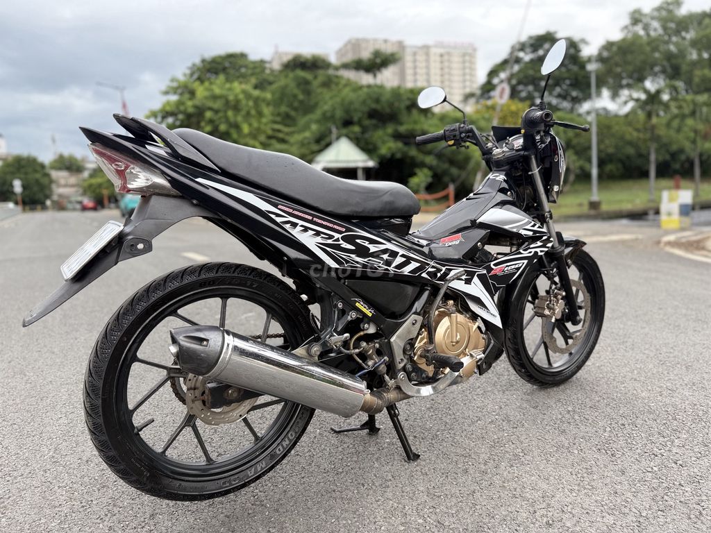 Черный тихий тюнинг автомобилей Suzuki Raider 2013