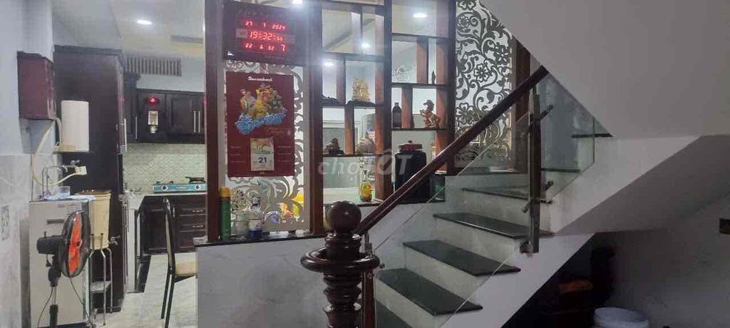 Đi nước định cư nước ngoài cần bán gấp nhà mặt tiền 1 trệt 2 lâu nhà