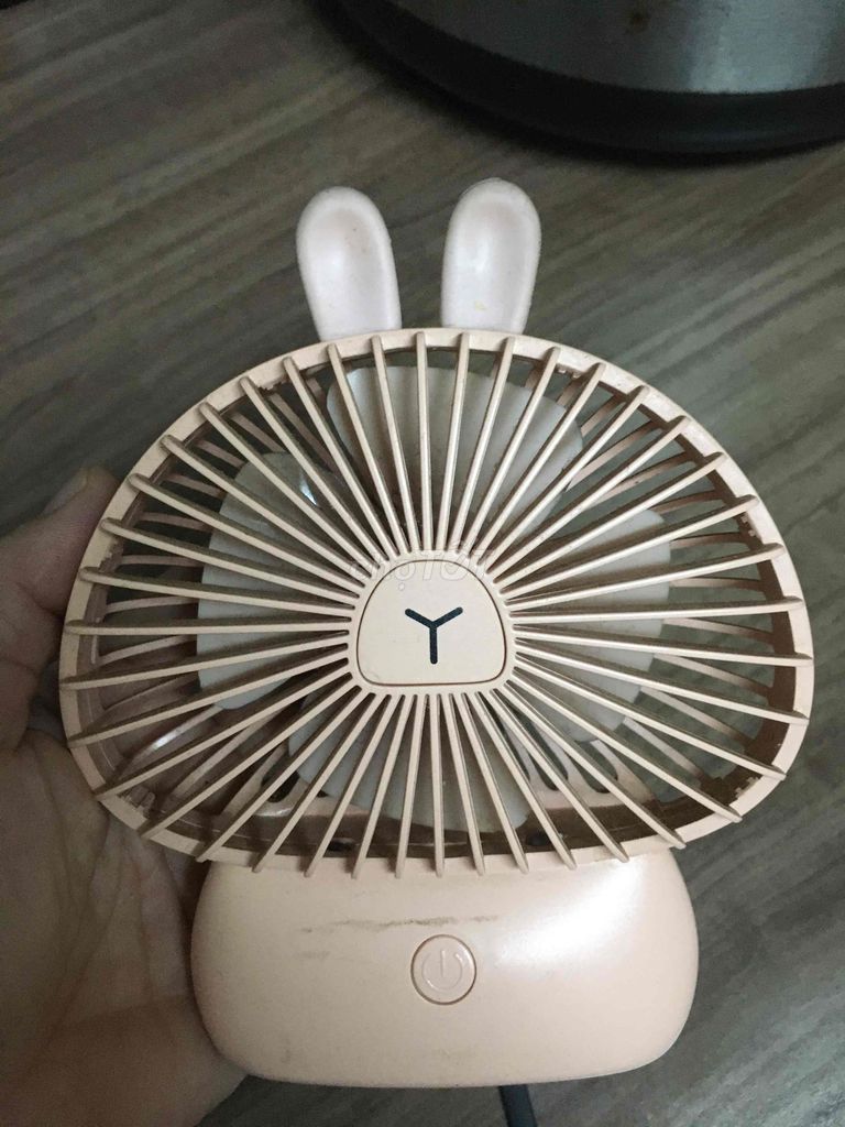 Quạt mini cầm tay Hồng. Mua bán Quạt tại Quận 4 Tp Hồ Chí Minh được đăng bởi Minh Hiếu  hình 1
